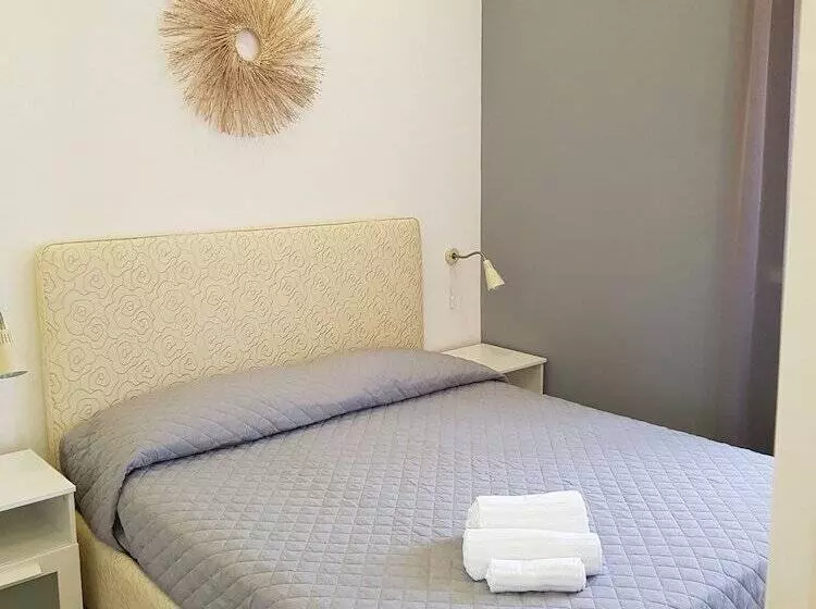 پانسیون Little Rose Guest House