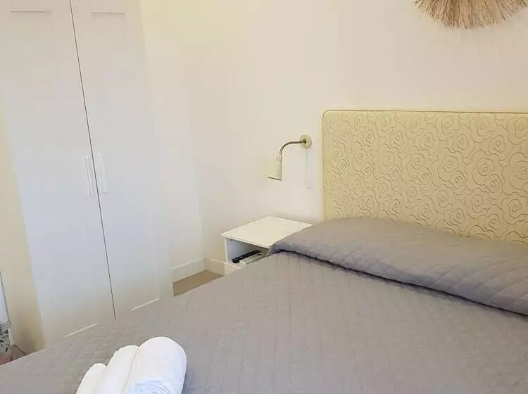 پانسیون Little Rose Guest House
