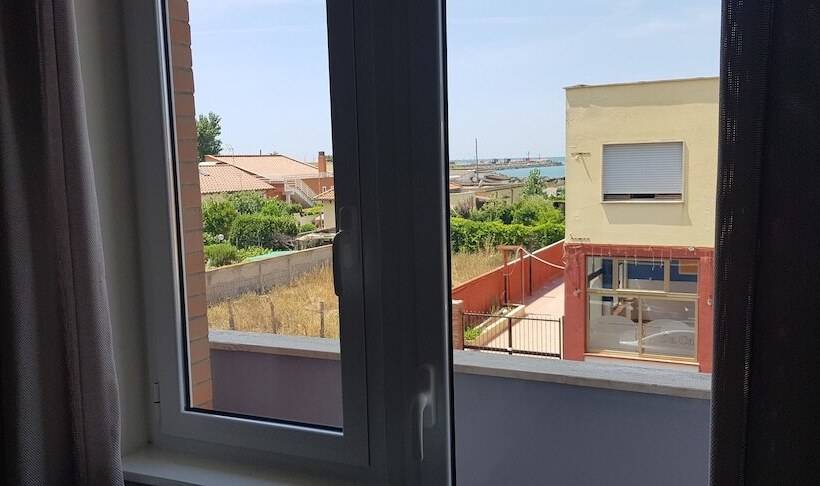 פנסיון Little Rose Guest House