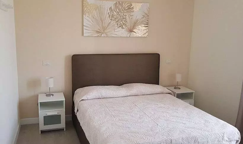پانسیون Little Rose Guest House