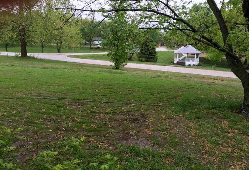 Attwood House Bed And Breakfast Near Manhattan, Ks