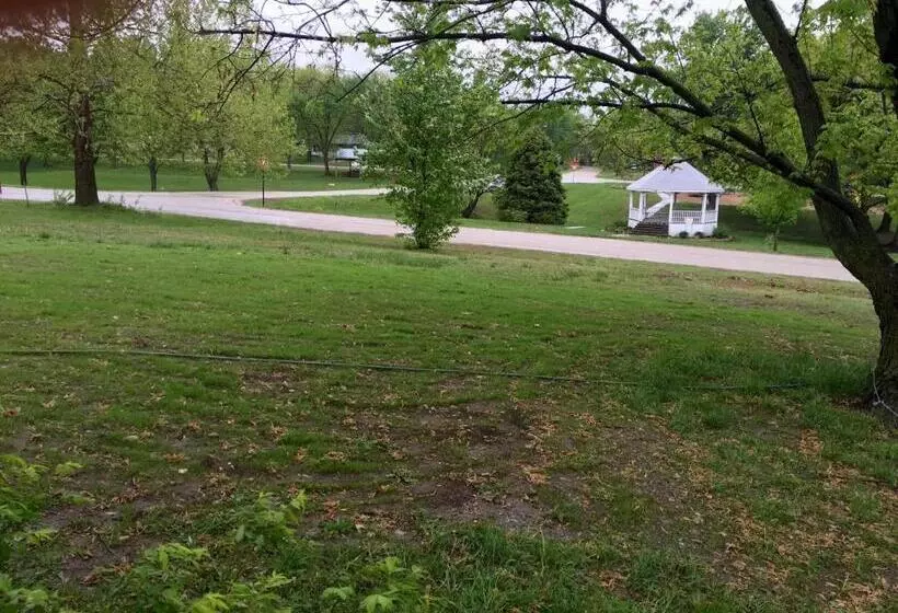 Attwood House Bed And Breakfast Near Manhattan, Ks