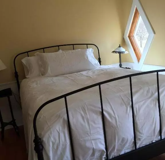 Attwood House Bed And Breakfast Near Manhattan, Ks