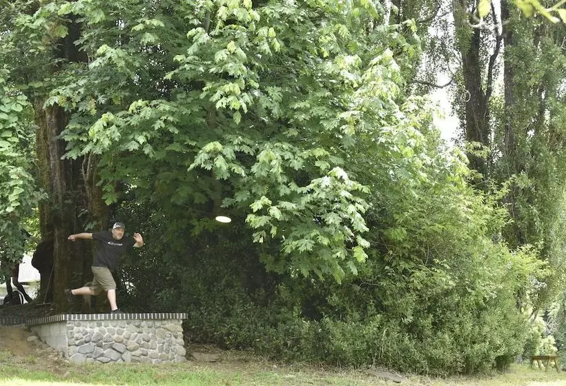 ベッドアンドブレックファースト Lucky Mud Inn And Disc Golf Resort