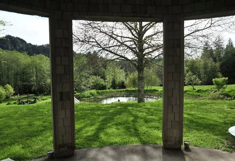 ベッドアンドブレックファースト Lucky Mud Inn And Disc Golf Resort