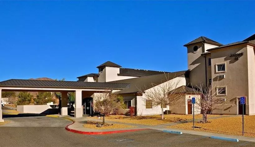 Hotelli Landmark Inn Fort Irwin
