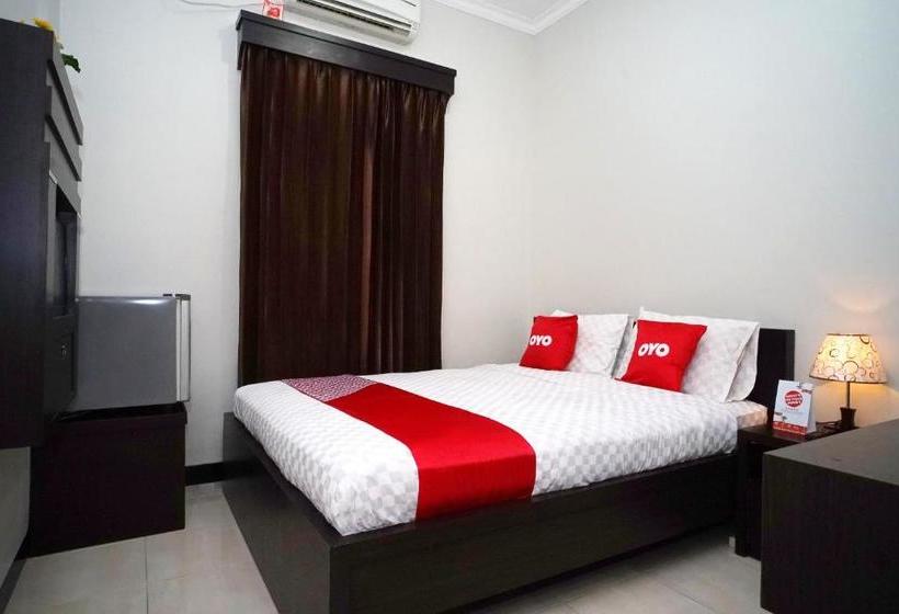 בית מלון כפרי Oyo 2038 Jasmine Guest House Balikpapan