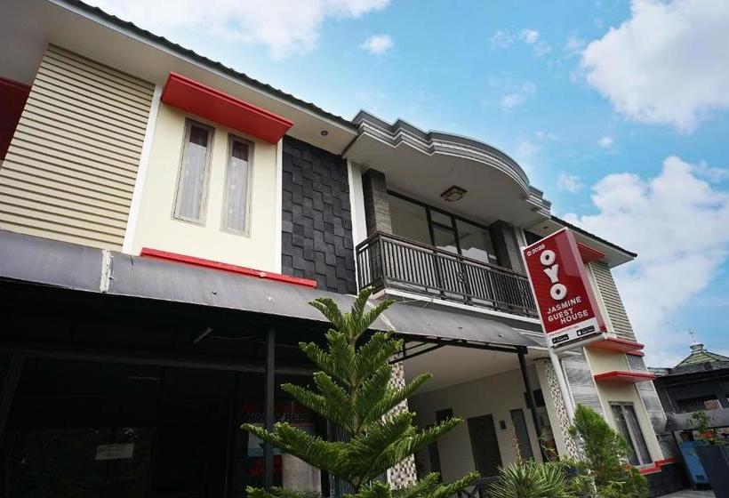 בית מלון כפרי Oyo 2038 Jasmine Guest House Balikpapan