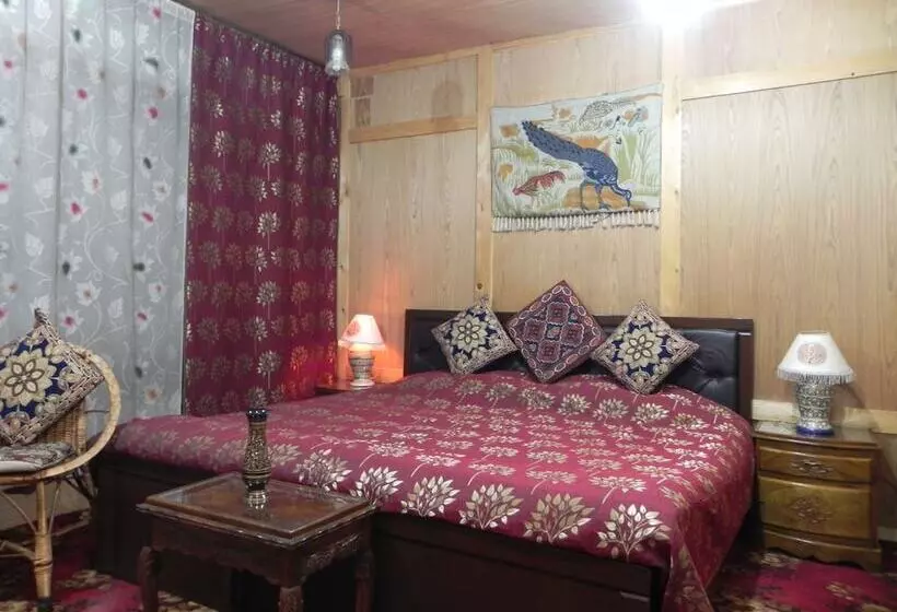 ホテル Shabrose Heritage Houseboats
