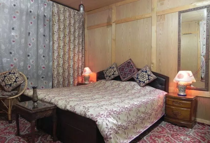 ホテル Shabrose Heritage Houseboats