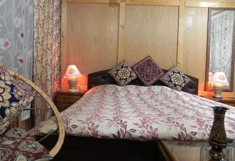 ホテル Shabrose Heritage Houseboats
