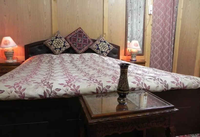 ホテル Shabrose Heritage Houseboats