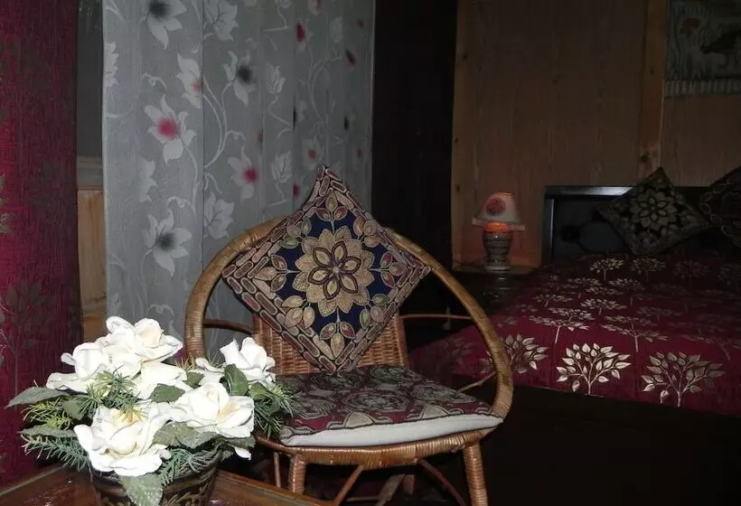 ホテル Shabrose Heritage Houseboats