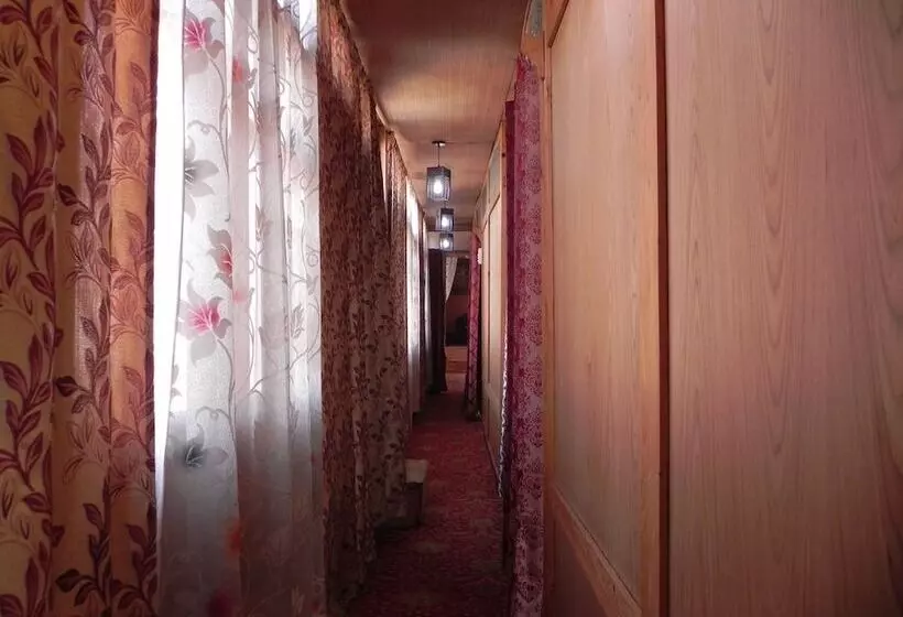 ホテル Shabrose Heritage Houseboats