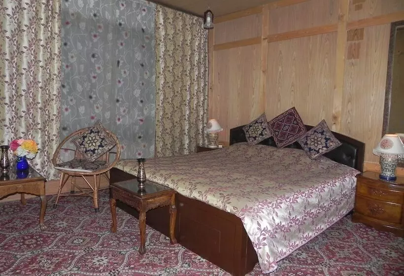 ホテル Shabrose Heritage Houseboats