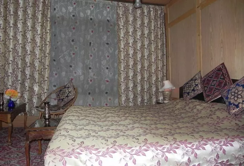 ホテル Shabrose Heritage Houseboats