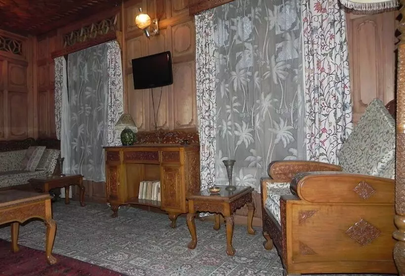 ホテル Shabrose Heritage Houseboats