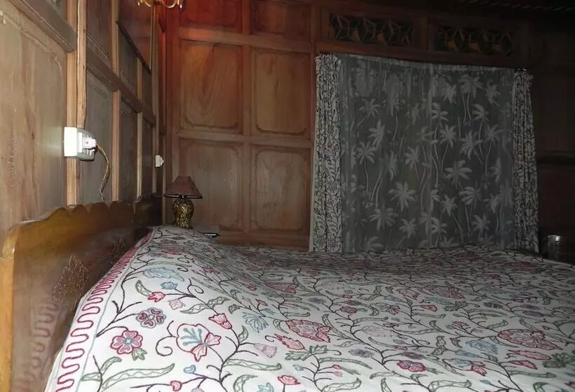 ホテル Shabrose Heritage Houseboats