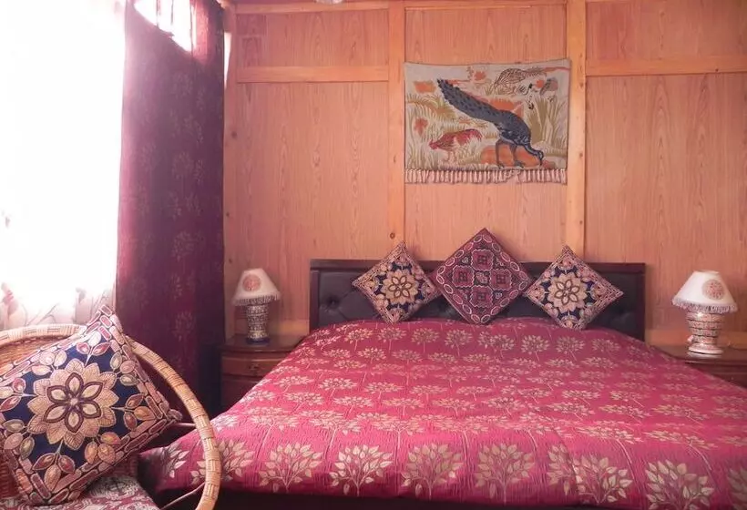 ホテル Shabrose Heritage Houseboats
