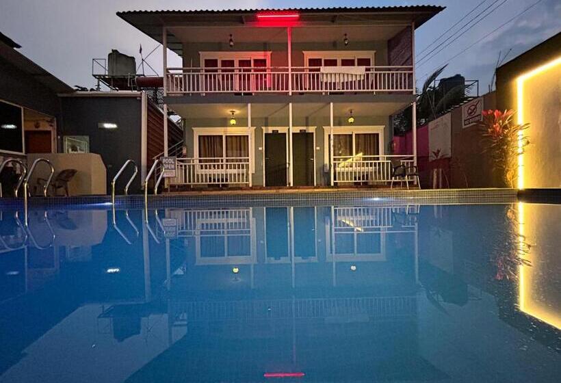 Resort Sea Shell Beach Cottages & Suites