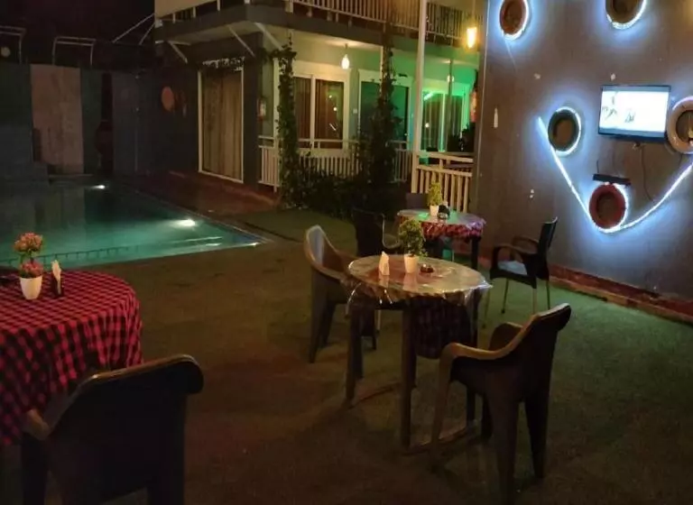 استراحتگاه Sea Shell Beach Cottages & Suites