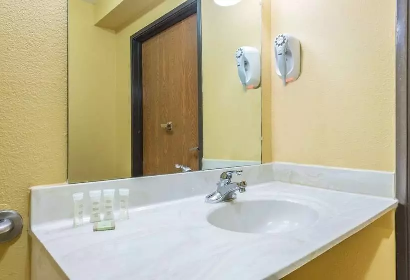 호텔 Super 8 By Wyndham Troy Il/st. Louis Area