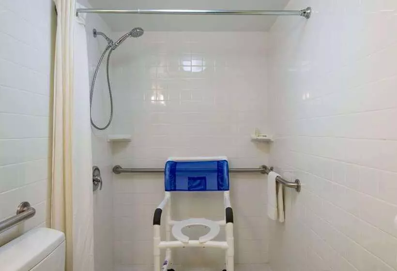 هتل Super 8 By Wyndham White River Junction