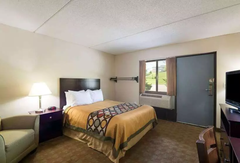 هتل Super 8 By Wyndham White River Junction