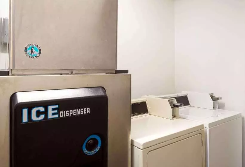 هتل Super 8 By Wyndham White River Junction