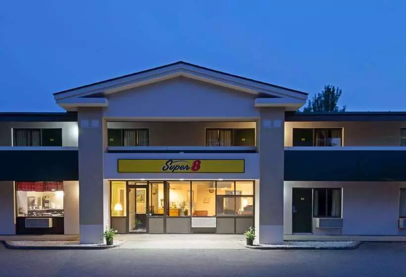 هتل Super 8 By Wyndham White River Junction