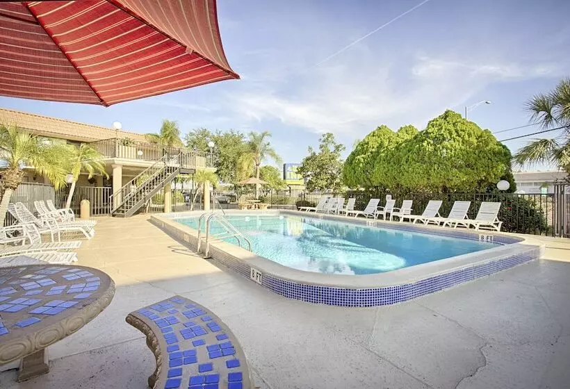 酒店 Tarpon Shores Inn