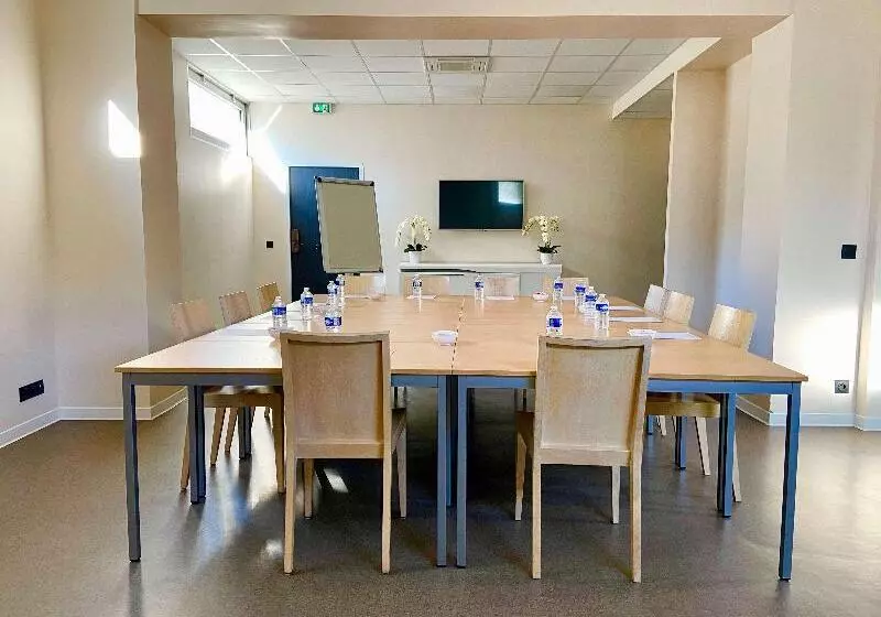 מוטל Best Western Plus Diamond Valley Inn