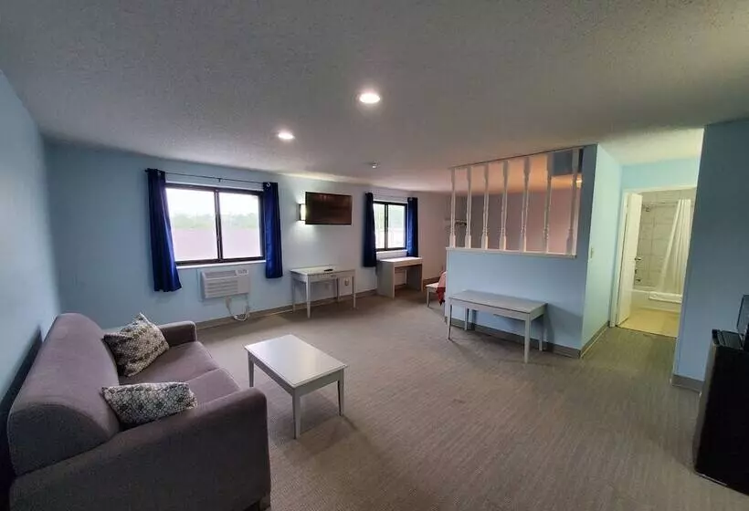 מוטל Coastal Inn & Suites