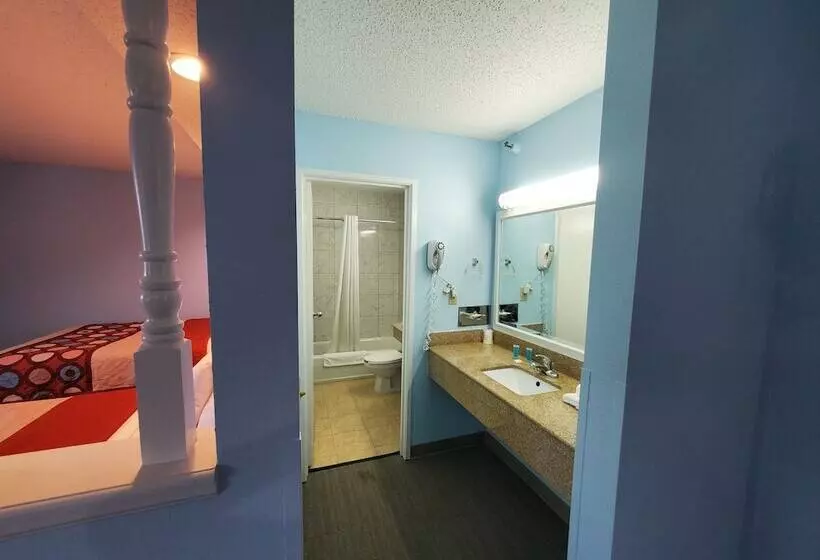 מוטל Coastal Inn & Suites