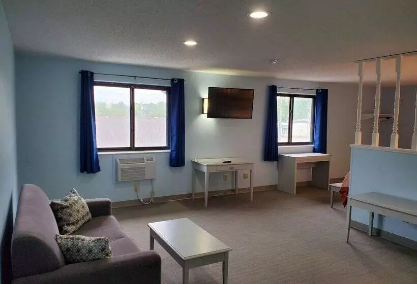 מוטל Coastal Inn & Suites