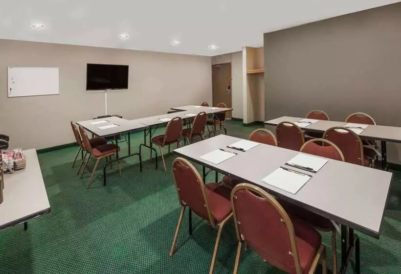 فندق على الطريق Super 8 By Wyndham Ionia Mi