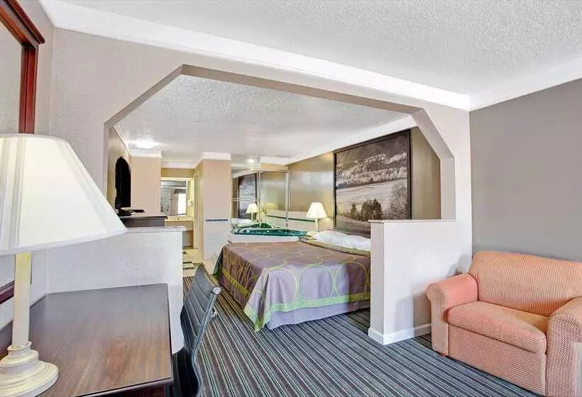 فندق على الطريق Super 8 By Wyndham Knoxville East