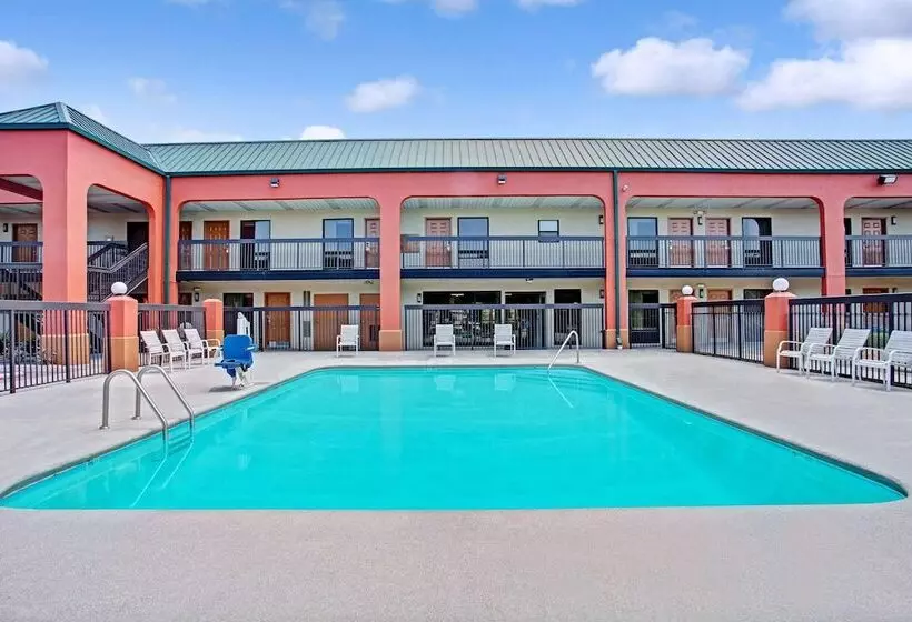 فندق على الطريق Super 8 By Wyndham Knoxville East