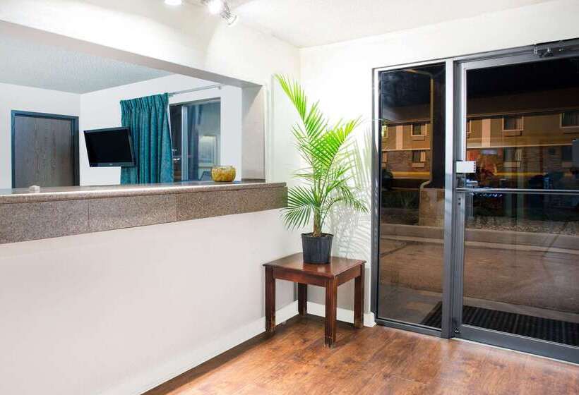 汽车旅馆  Super 8 By Wyndham Limon