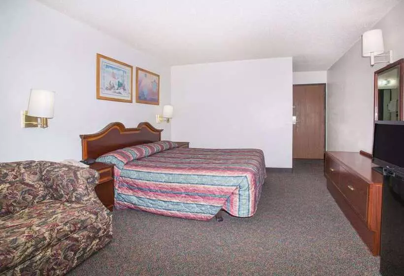 Мотель Super 8 By Wyndham Limon