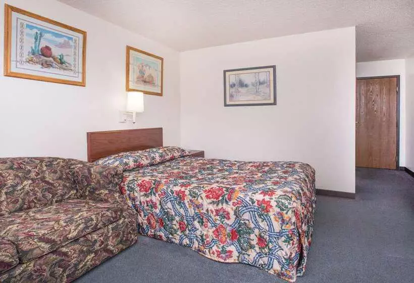 Мотель Super 8 By Wyndham Limon