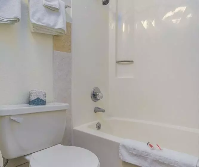 Мотель Super 8 By Wyndham Limon