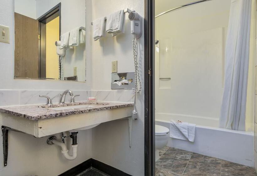 汽车旅馆  Super 8 By Wyndham Limon