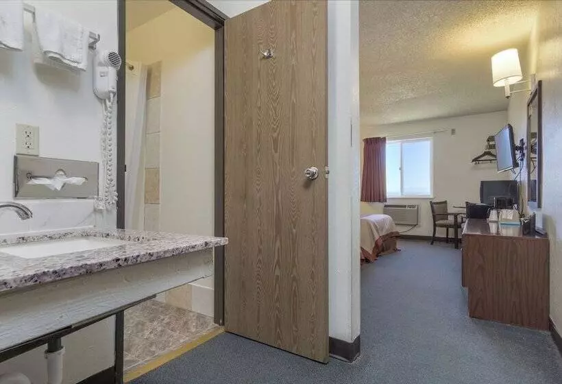 Мотель Super 8 By Wyndham Limon