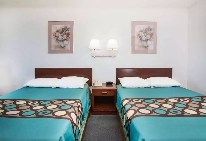 Мотель Super 8 By Wyndham Limon