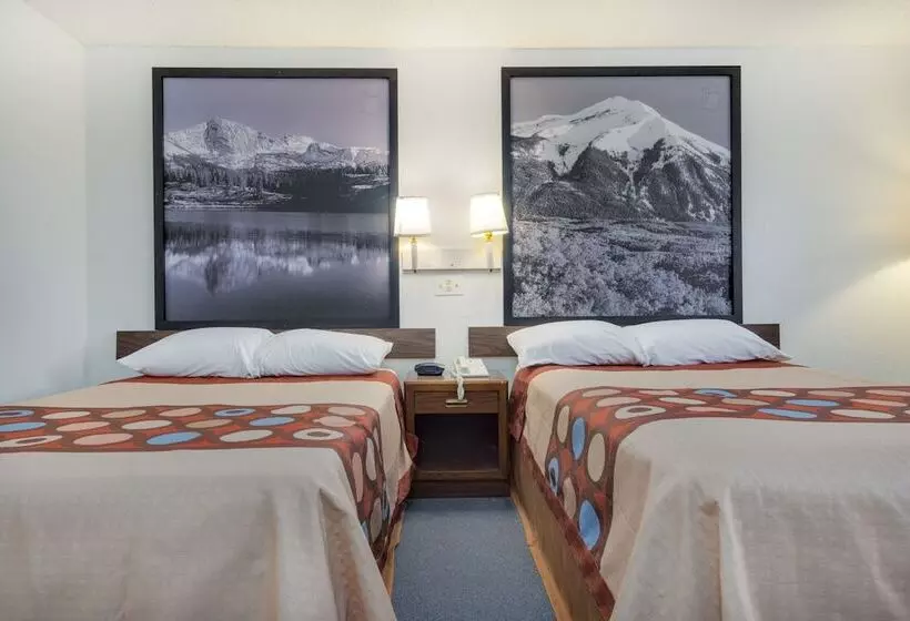 Мотель Super 8 By Wyndham Limon