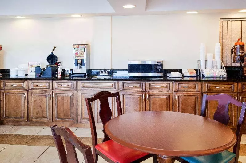 فندق على الطريق Super 8 By Wyndham Ringgold Chattanooga Area