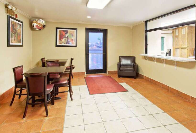 모텔 Super 8 By Wyndham Tuscaloosa