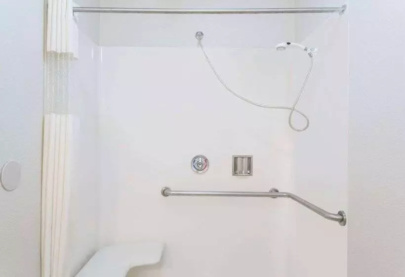 汽车旅馆  Upper Lake Inn & Suites