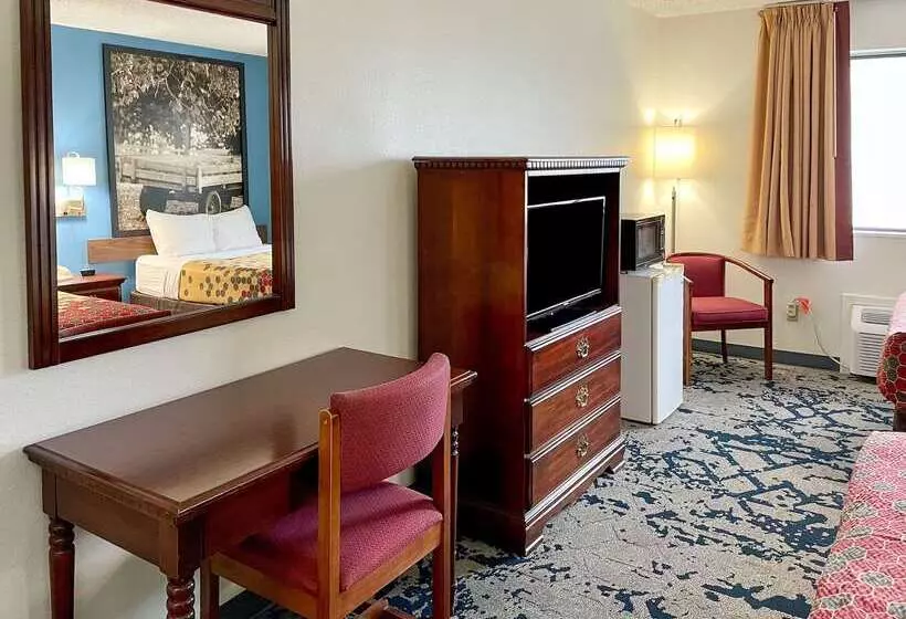 Мотель Rodeway Inn Near I 35 Lamoni